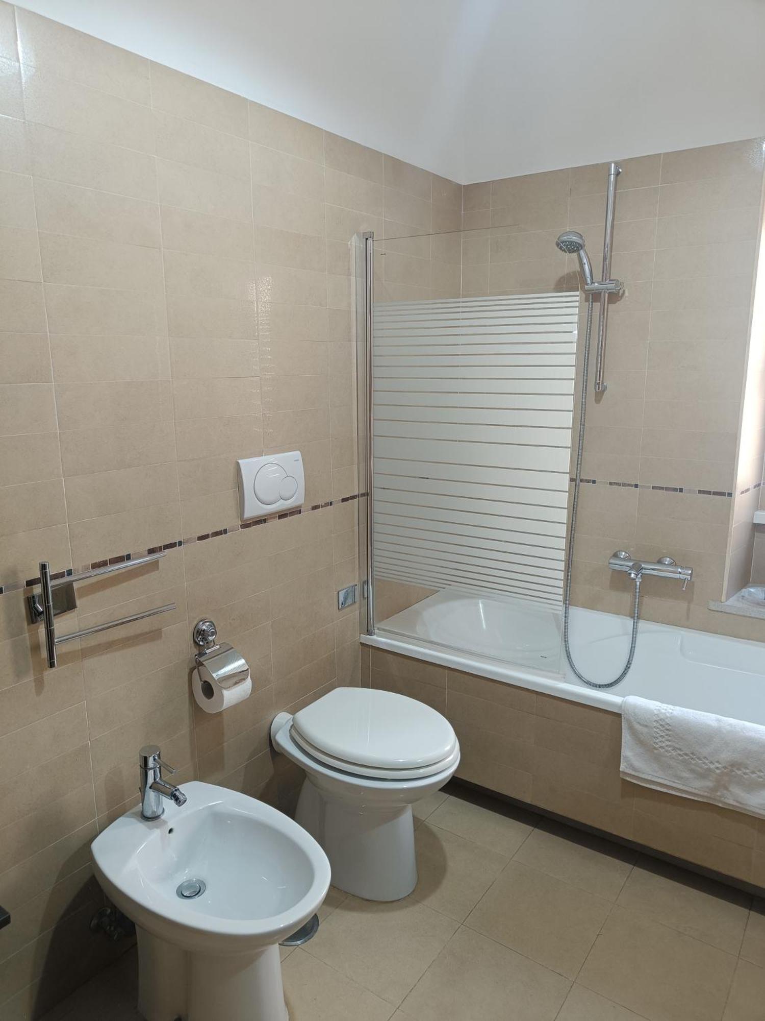 Tia Tourist Apartment ローマ エクステリア 写真